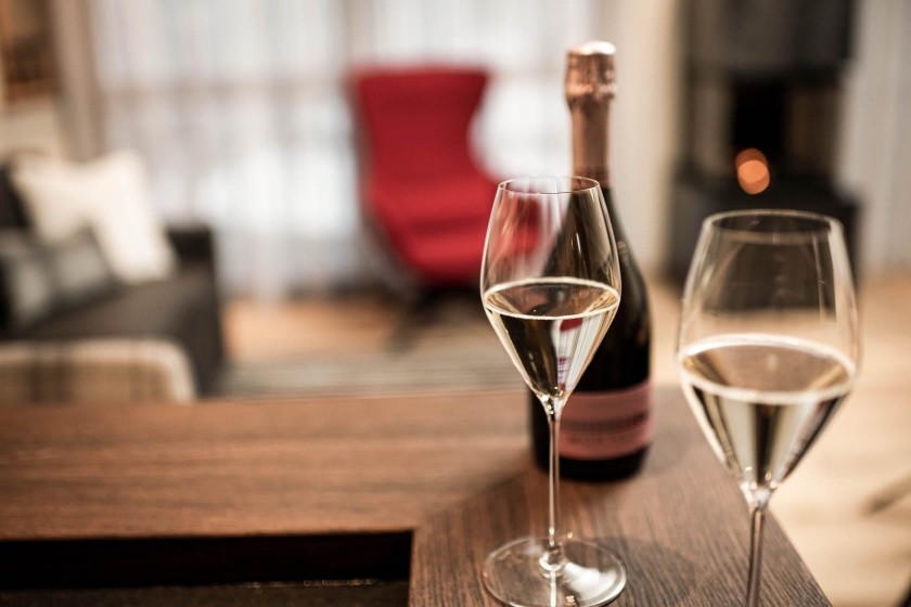 La Monte Ferienwohnung Apartment italienischer Prosecco an der eigenen Bar