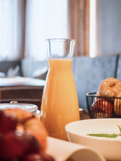 LaMonte - Breakfast with fresh juice and bread rolls