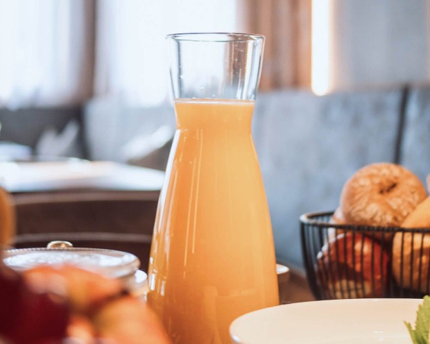 Breakfast at La Monte Bistrot with fresh juice and fresh bread