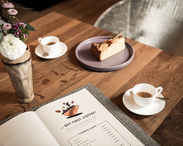 Coffeetime at La Monte Bistro - coffee and cake in the in-house bistro