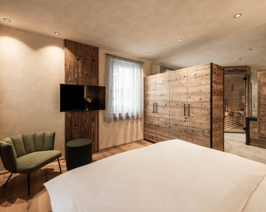 La Monte luxury apartment P - modern designer bedroom with double bed and extravagant design elements and wooden elements