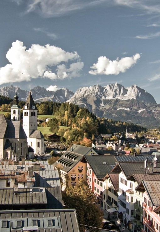 Kitzbühel with a view of the mountains