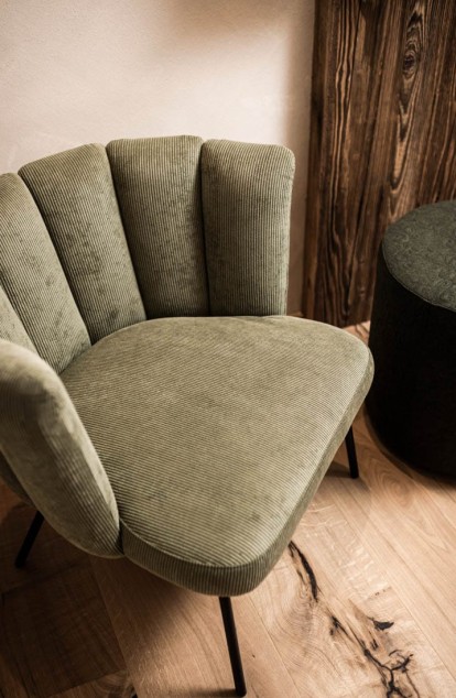 La Monte Luxury Apartments, Ferienwohnungen, Ferienapartment - design, interior, grüner Kord Stuhl