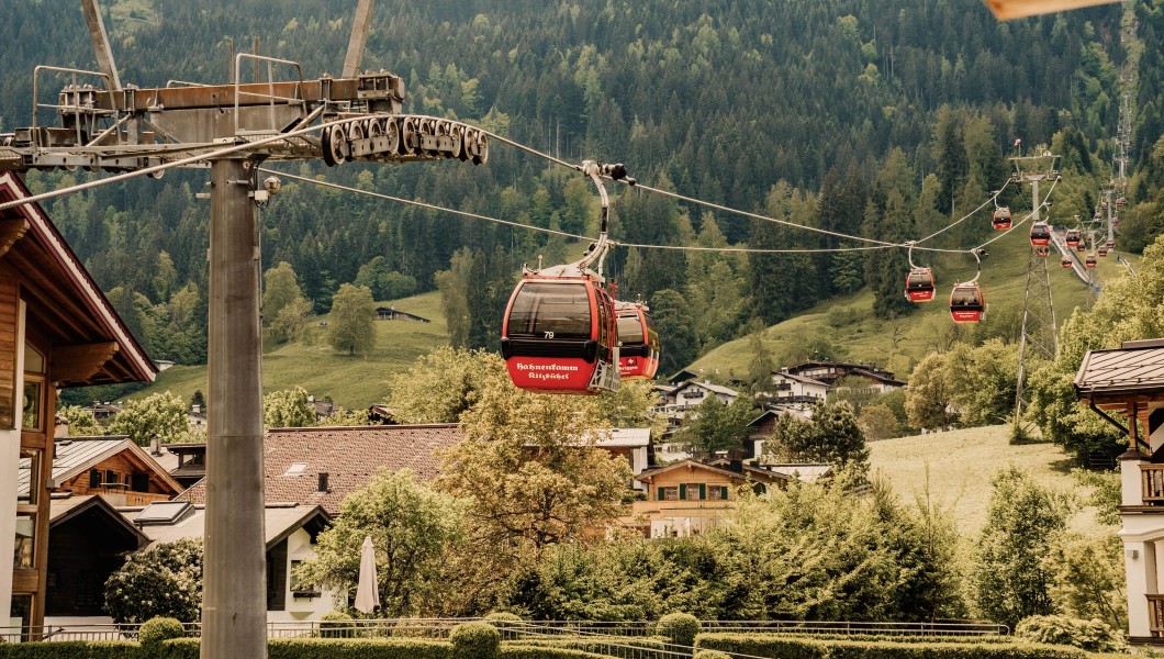 Mit den Bergbahnen Kitzbühel direkt neben dem Hotel rauf auf den Berg
