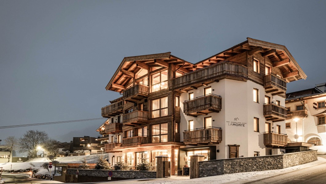 LaMonte Hotel von Außen bei Nacht