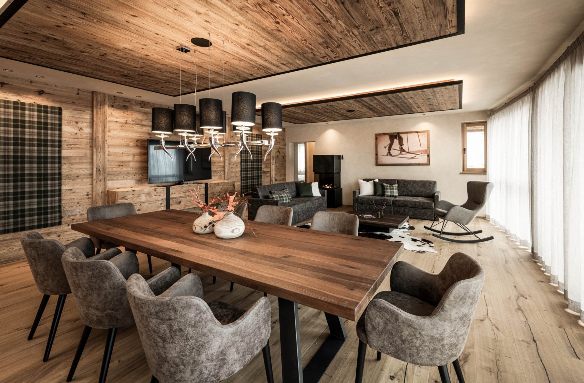 Liebevoll eingerichtete und großer Wohn- und Essbereich