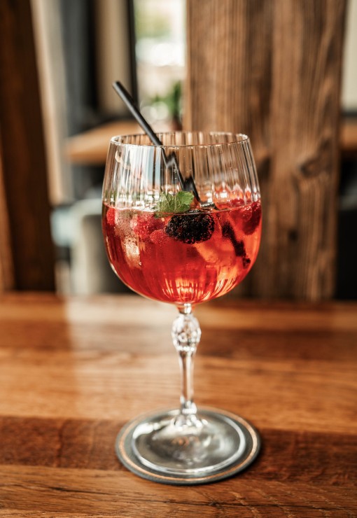 Genießen Sie Cocktails von der Bar