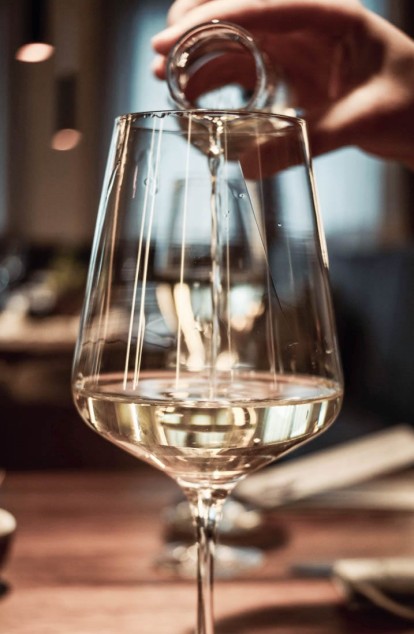 Trinken Sie den passenden Wein zu Ihrem Menu und lassen Sie sich beraten