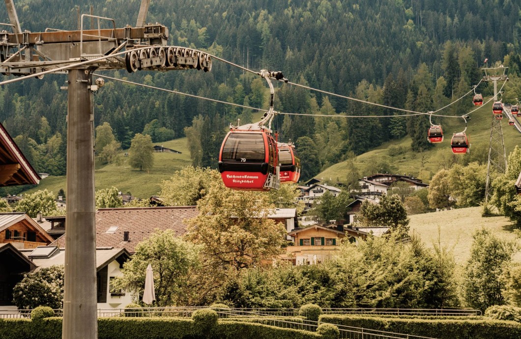 Mit der Gondel direkt neben dem Hotel auf den Berg rauf