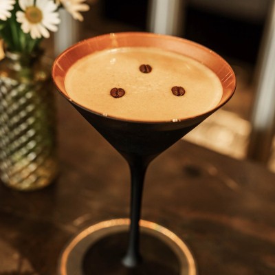 Genießen Sie Cocktails von der Bar