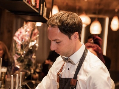 Genießen Sie Cocktails von der Bar