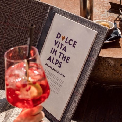 Genießen Sie Cocktails von der Bar