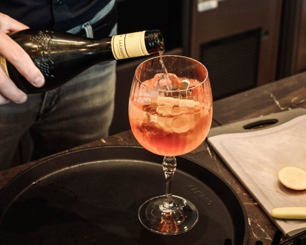 Genießen Sie Cocktails von unserer Bar