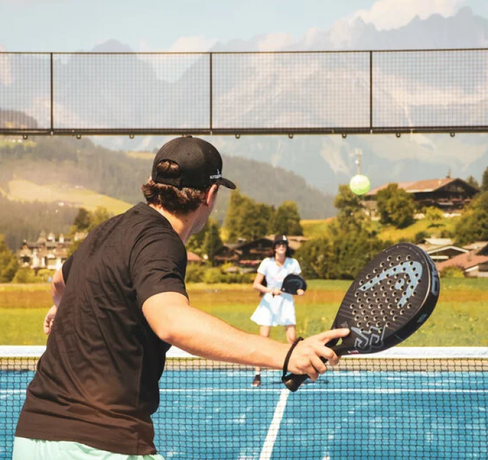 A man holding a padel racket