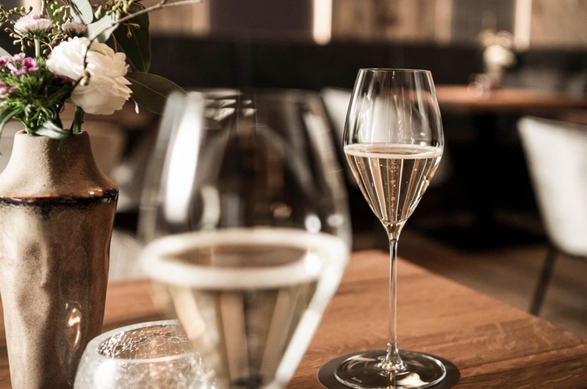 Two glasses of champagne