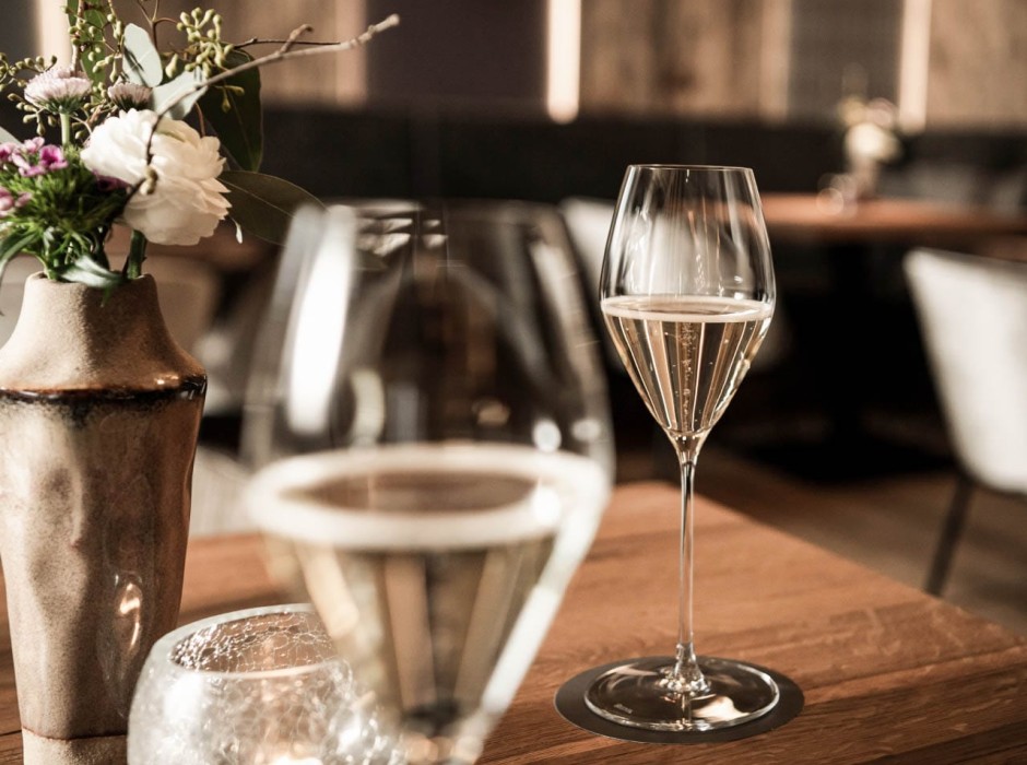 Zwei Glaeser Champangner