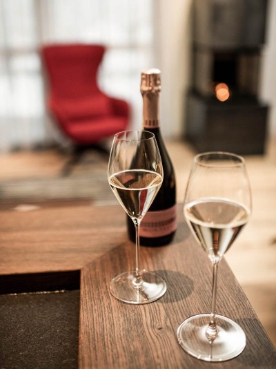 Two glasses of champagne